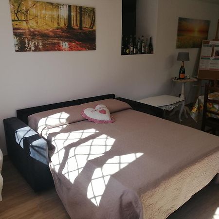 La Casa Del Borgo-Intero Appartamento Latina Luaran gambar