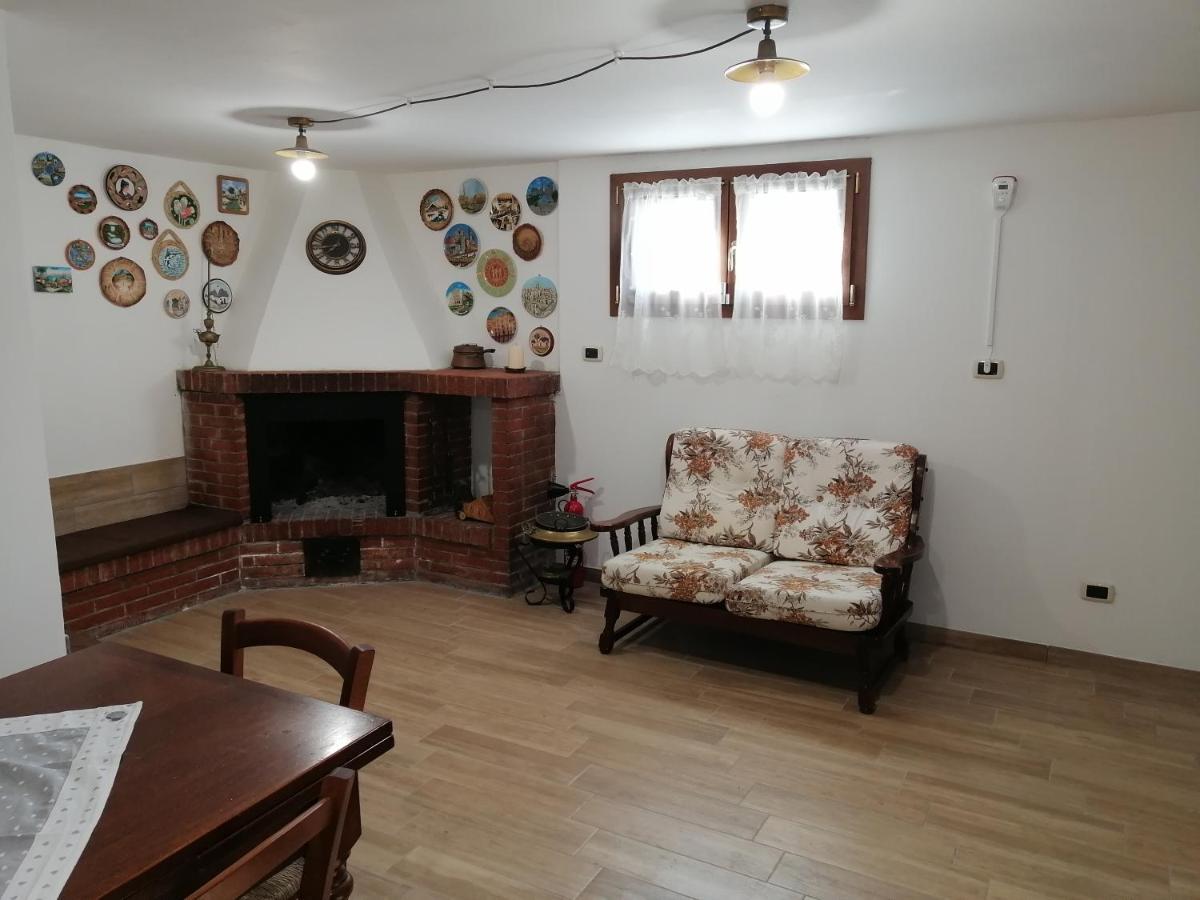 La Casa Del Borgo-Intero Appartamento Latina Luaran gambar