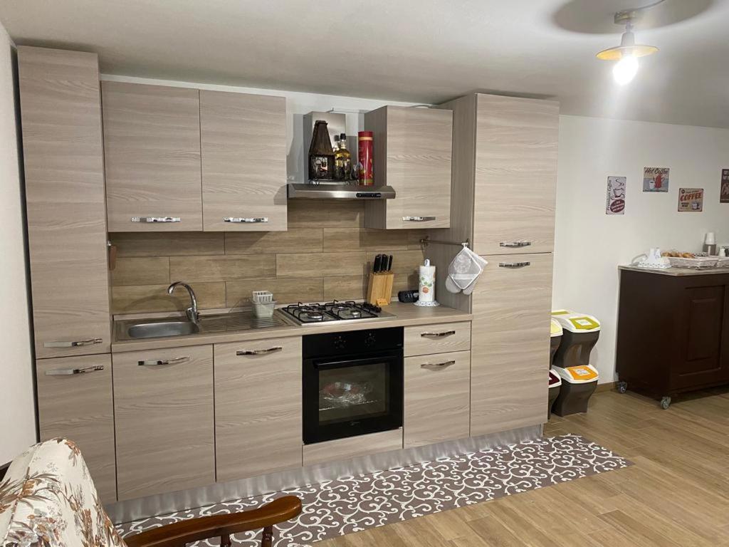La Casa Del Borgo-Intero Appartamento Latina Luaran gambar