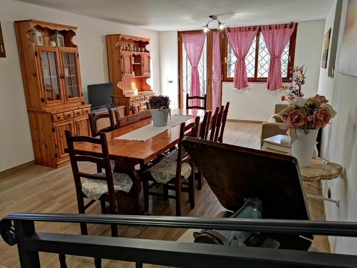 La Casa Del Borgo-Intero Appartamento Latina Luaran gambar
