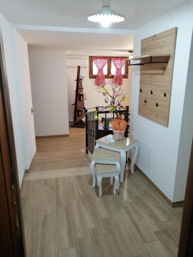 La Casa Del Borgo-Intero Appartamento Latina Luaran gambar