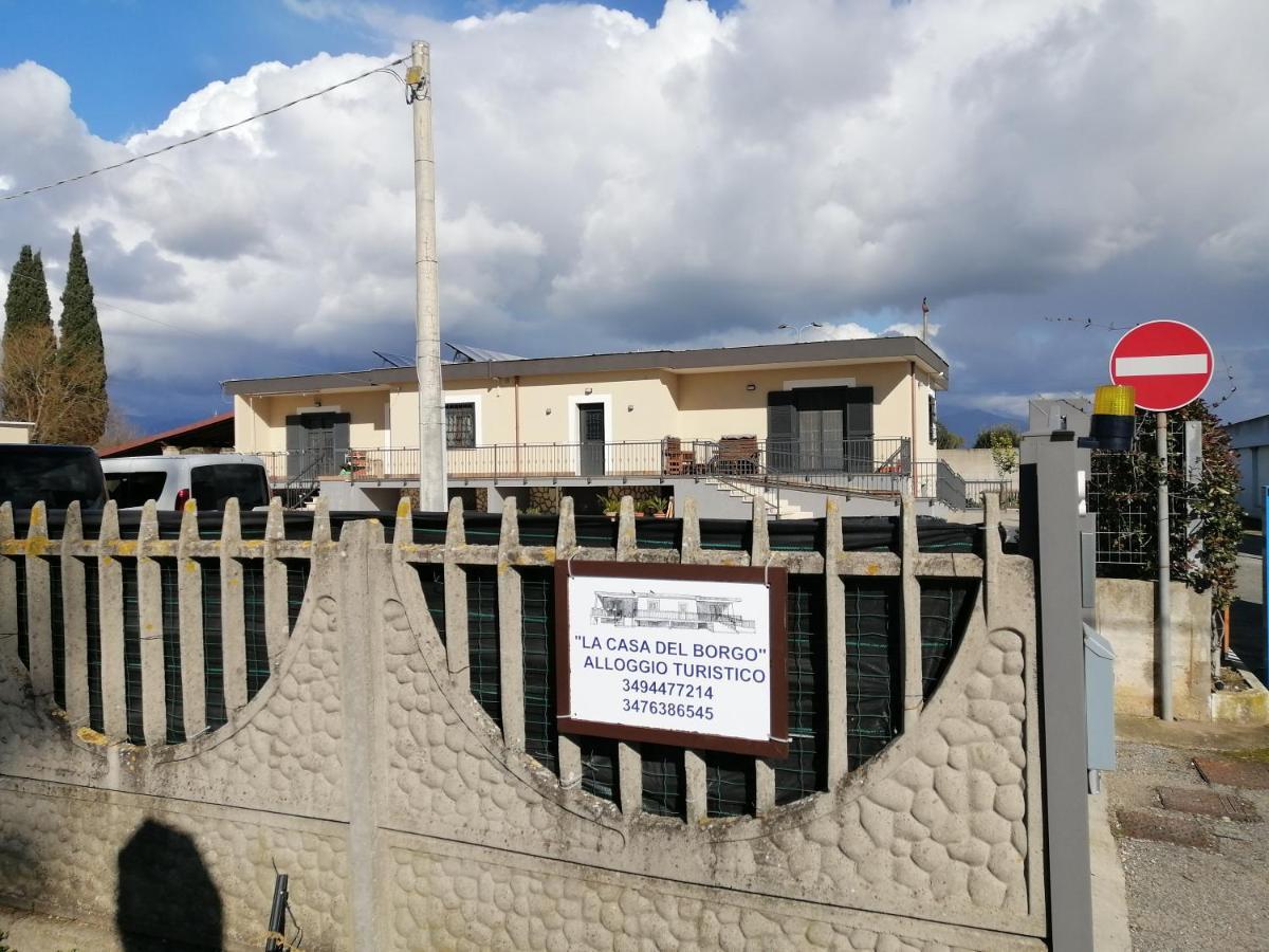 La Casa Del Borgo-Intero Appartamento Latina Luaran gambar