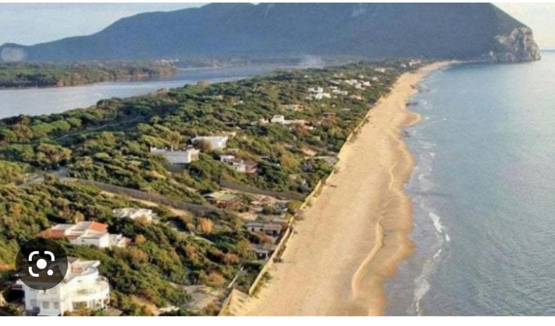 La Casa Del Borgo-Intero Appartamento Latina Luaran gambar