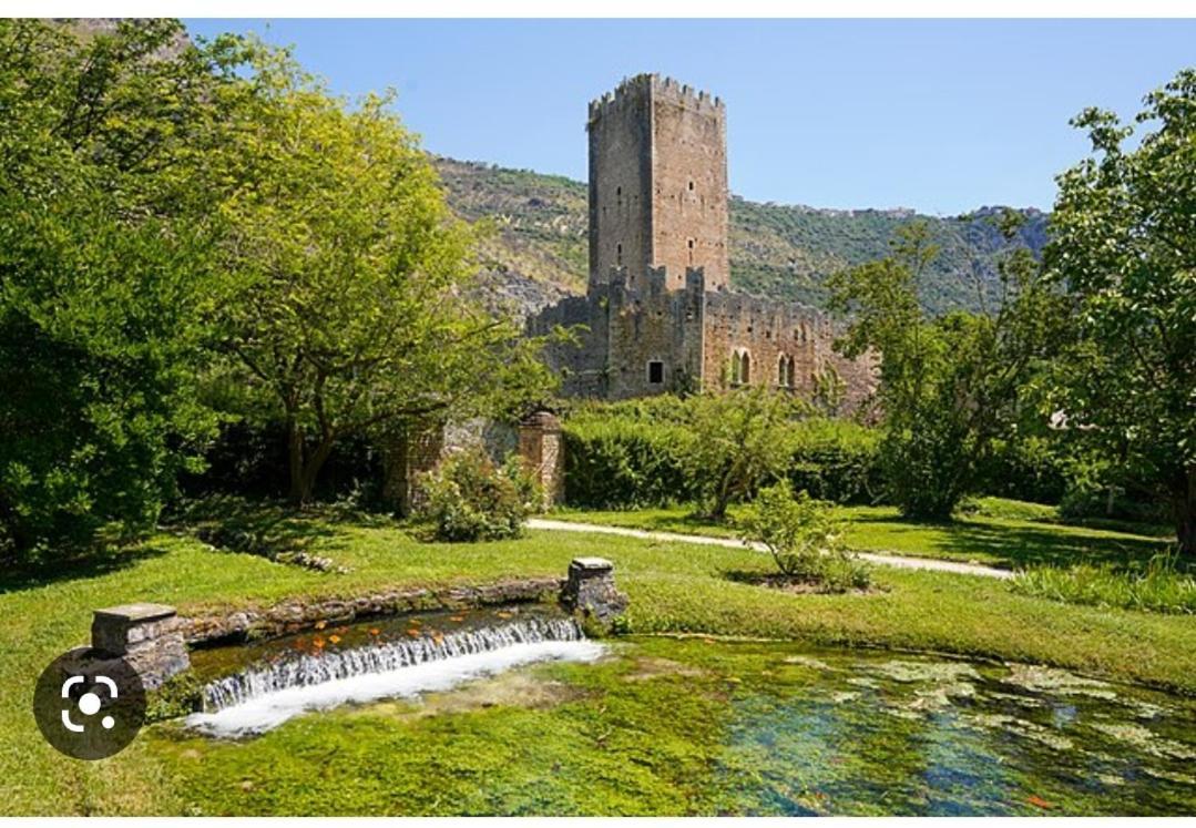 La Casa Del Borgo-Intero Appartamento Latina Luaran gambar