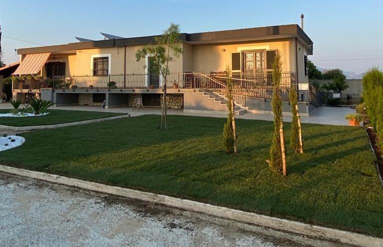 La Casa Del Borgo-Intero Appartamento Latina Luaran gambar