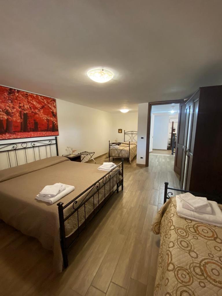 La Casa Del Borgo-Intero Appartamento Latina Luaran gambar