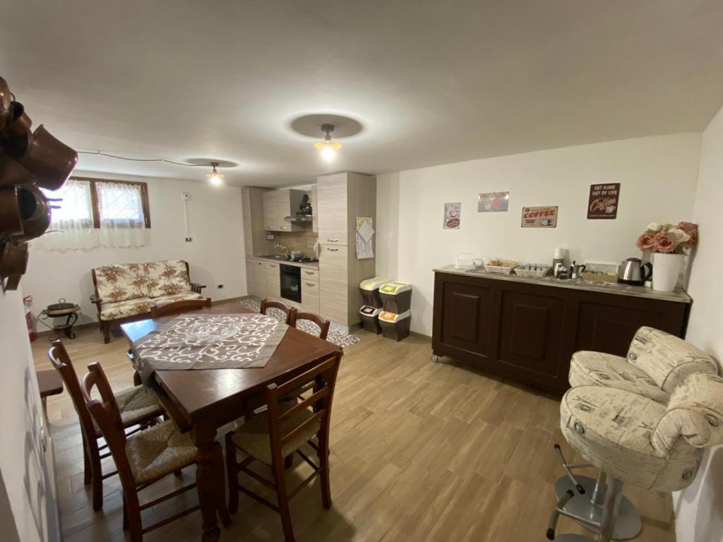 La Casa Del Borgo-Intero Appartamento Latina Luaran gambar